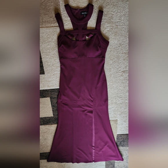 Beautiful Burgundy Front Slit Dress. SIZE: 5 COLOR: Burgundy - Picture 2 of 9